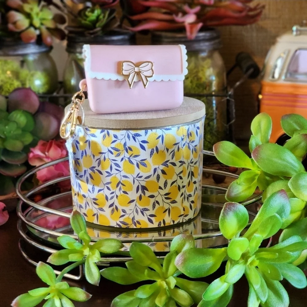 BATH & BODY WORKS Pink Scallop Bow Snap Pocketbac Holder NWT